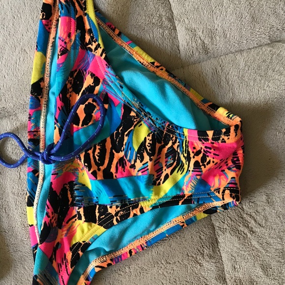 TYR TWO PIECE! - Picture 3 of 5